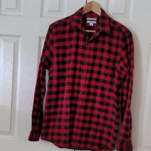 Like NEW Amazon Essentials Red and Black Casual Button Down Shirt‎